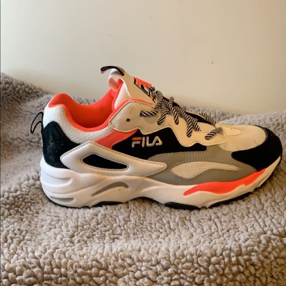 I am selling pink, black and white fila sneakers! - Picture 1 of 2